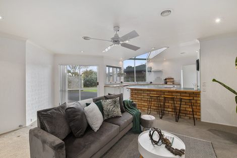 Photo of property in 32 Easton Way, Levin, 5510