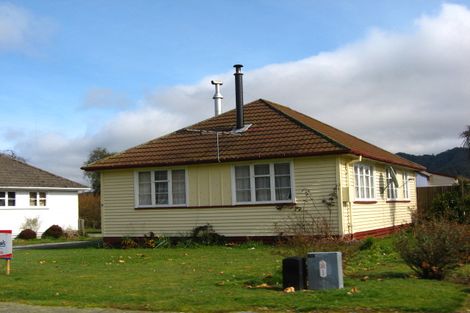 Photo of property in 16 Plaskett Street, Reefton, 7830