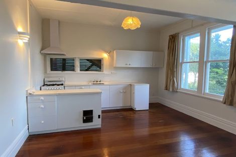 Photo of property in 98 Rolleston Street, Mount Cook, Wellington, 6021