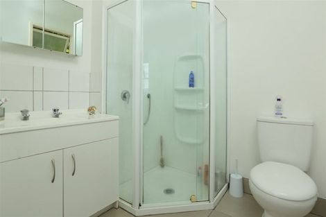 Photo of property in 249a Great North Road, Henderson, Auckland, 0612