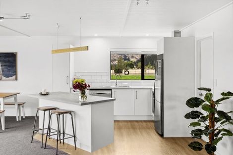 Photo of property in 30 Paterson Drive, Hawea Flat, Lake Hawea, 9382
