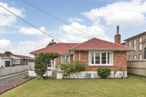 Photo of property in 126 Hutchinson Avenue, New Lynn, Auckland, 0600