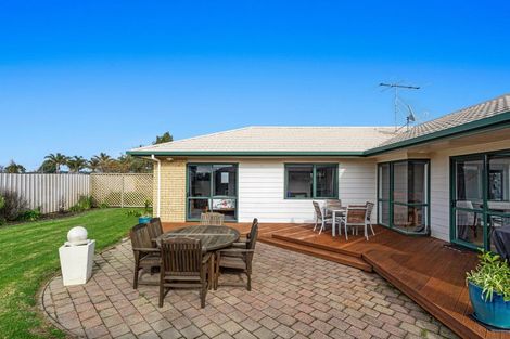Photo of property in 16 Edgewater Grove, Whakatane, 3120
