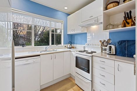 Photo of property in 2/30 Sunset Road, Unsworth Heights, Auckland, 0632