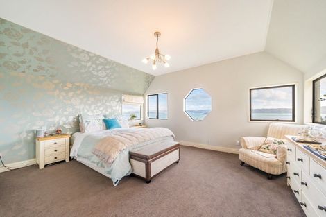 Photo of property in 14 Latham Road, York Bay, Lower Hutt, 5013