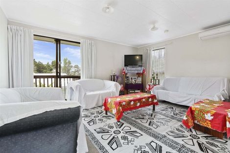 Photo of property in 15 Lilburn Crescent, Massey, Auckland, 0614
