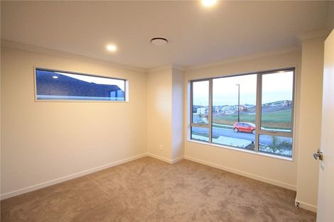 Photo of property in 11 Maka Terrace, Orewa, 0931