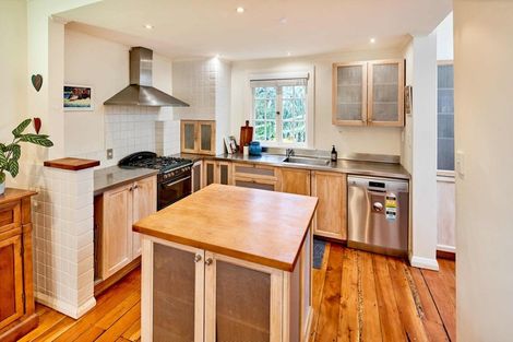 Photo of property in 9 Northland Road, Northland, Wellington, 6012