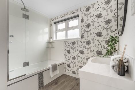 Photo of property in 1/206 Onewa Road, Birkenhead, Auckland, 0626