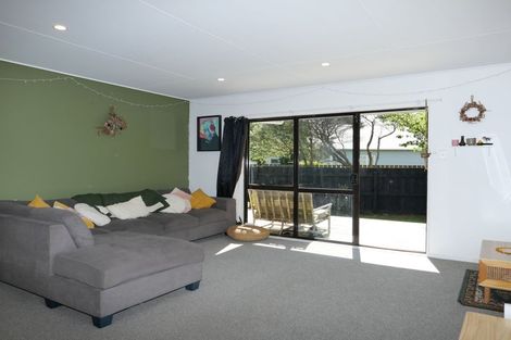 Photo of property in 6 Rodney Grove, Paraparaumu, 5032
