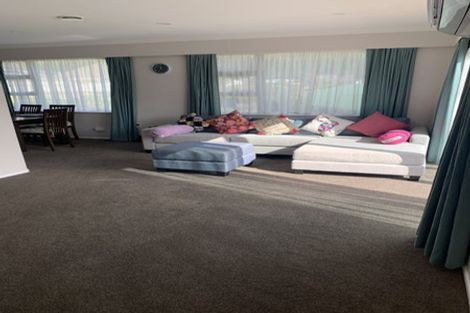 Photo of property in 6 Larsen Crescent, Tawa, Wellington, 5028