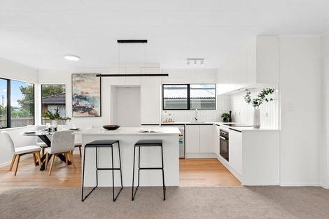 Photo of property in 2/7 Rewarewa Road, Te Atatu Peninsula, Auckland, 0610