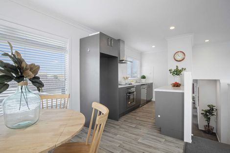 Photo of property in 11 Crispe Road, Clarks Beach, 2122