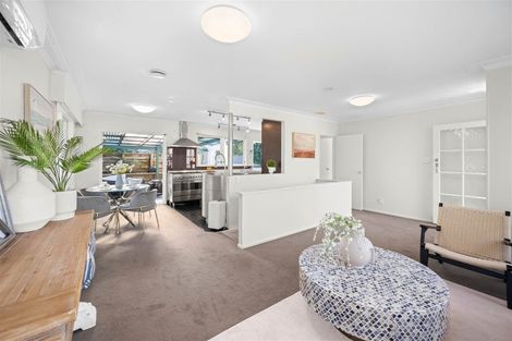 Photo of property in 14 Sovereign Place, Glenfield, Auckland, 0629