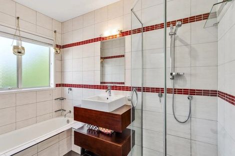 Photo of property in 9 Sandown Road, Rothesay Bay, Auckland, 0630
