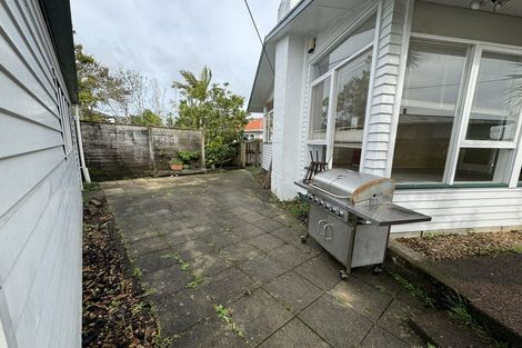 Photo of property in 97 Atkinson Road, Titirangi, Auckland, 0604