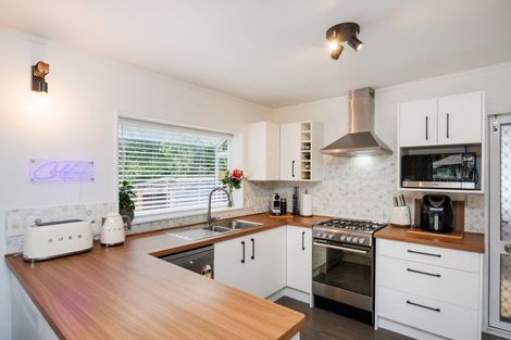 Photo of property in 21 Dalfield Place, Highbury, Palmerston North, 4412