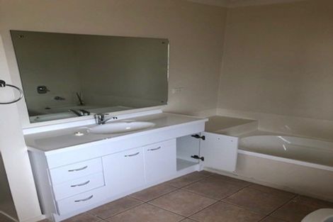 Photo of property in 1/80 Gunner Drive, Te Atatu Peninsula, Auckland, 0610