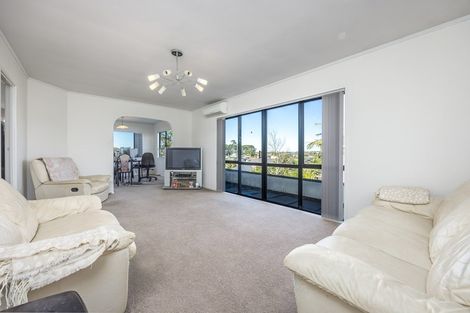 Photo of property in 6 Milwaukee Place, Glendene, Auckland, 0602