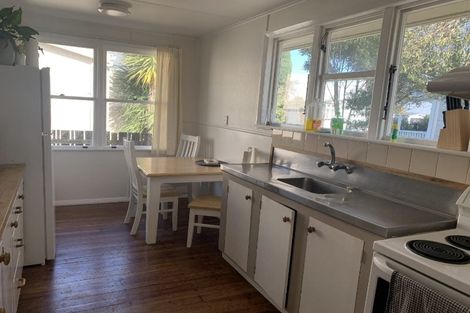 Photo of property in 21 Perrin Place, Kelvin Grove, Palmerston North, 4414