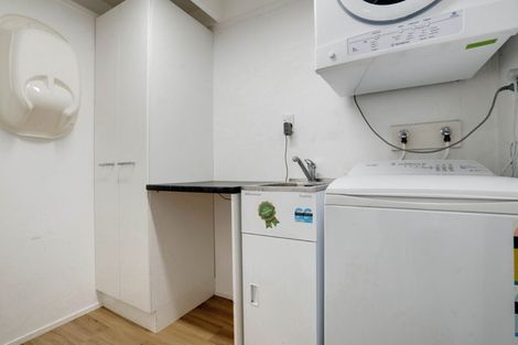 Photo of property in 2/5 Eugen Place, Bayview, Auckland, 0629