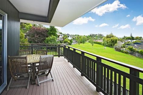 Photo of property in 25 Meadowvale Avenue, Forrest Hill, Auckland, 0620