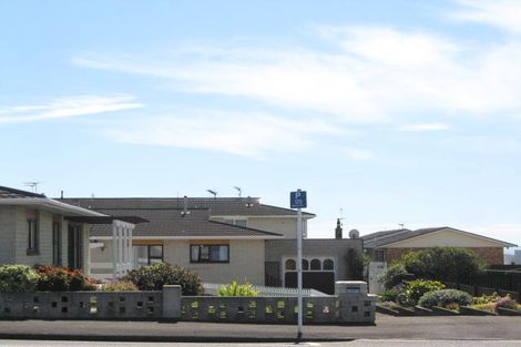 Photo of property in 1/152 Saint Aubyn, New Plymouth, 4310