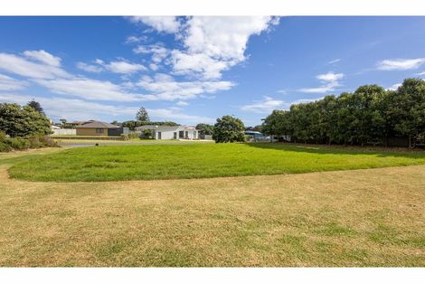 Photo of property in 24 Sunset Drive, Baylys Beach, 0377