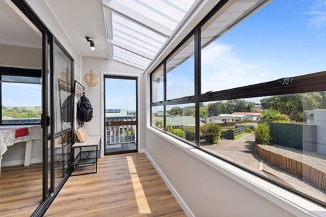 Photo of property in 20a Tahurangi Place, Spotswood, New Plymouth, 4310