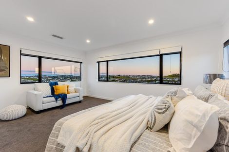 Photo of property in 39 Davey Crescent, Orewa, 0931