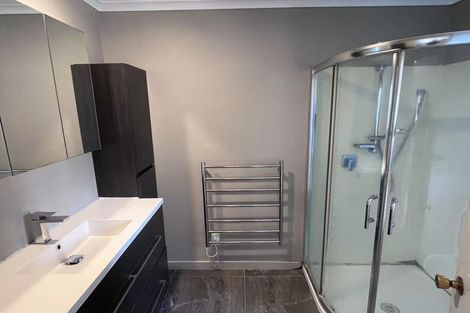 Photo of property in 1 Claremont Way, East Tamaki Heights, Auckland, 2016