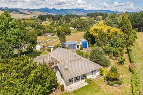 Photo of property in 213 Heatherlea Road East, Levin, 5571