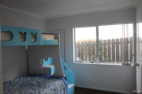 Photo of property in 2 Bill Phillip Place, Clendon Park, Auckland, 2103