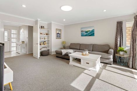 Photo of property in 16 Amery Place, Papamoa Beach, Papamoa, 3118