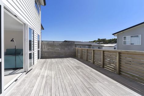 Photo of property in 20u6 Glanmire Road, Newlands, Wellington, 6037