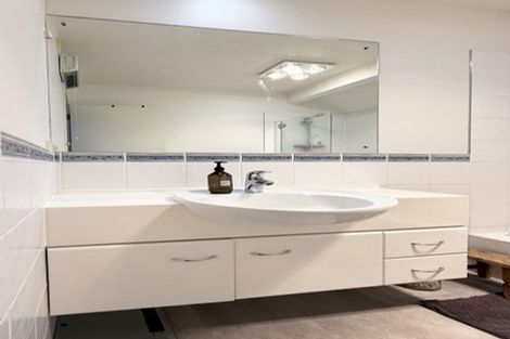 Photo of property in 701b Beach Road, Rothesay Bay, Auckland, 0630