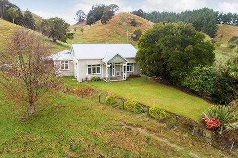 Photo of property in 56 Ongo Road, Hunterville, 4730