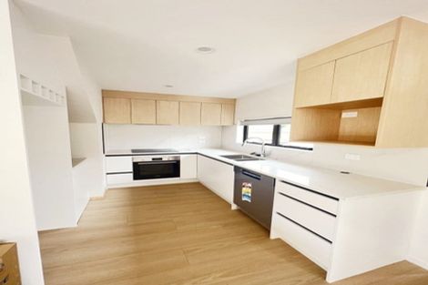 Photo of property in 9a Ussher Place, Pakuranga Heights, Auckland, 2010