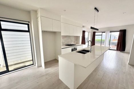 Photo of property in 32 Parahau Road, Papakura, 2110
