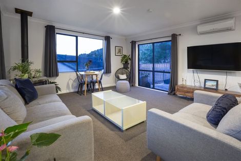 Photo of property in 76 Omapere Street, Whitby, Porirua, 5024