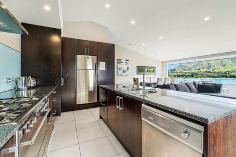Photo of property in Lakeview Heights, 3/124 Lismore Street, Wanaka, 9305