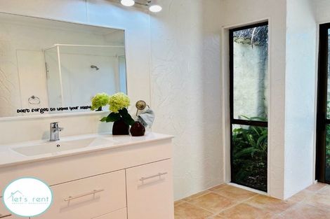 Photo of property in 11 Walter Strevens Drive, Conifer Grove, Takanini, 2112