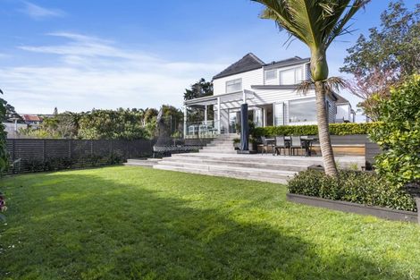 Photo of property in 22 Church Street, Northcote Point, Auckland, 0627
