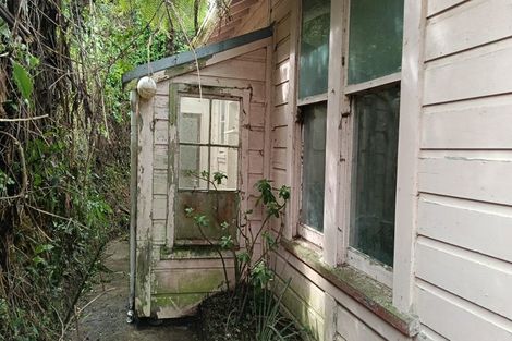 Photo of property in 28 Highbury Road, Highbury, Wellington, 6012