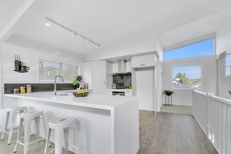 Photo of property in 29 Marsh Avenue, Forrest Hill, Auckland, 0620