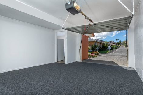 Photo of property in 8/248 Great North Road, Henderson, Auckland, 0612