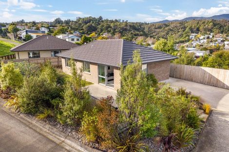 Photo of property in 92 Sunstone Crescent, Timberlea, Upper Hutt, 5018