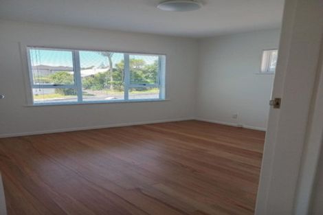 Photo of property in 8 Dawnhaven Drive, Te Atatu Peninsula, Auckland, 0610