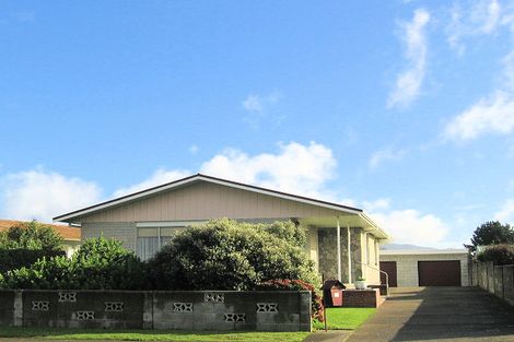 Photo of property in 77 Gray Avenue, Paraparaumu Beach, Paraparaumu, 5032