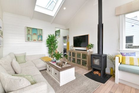 Photo of property in 103 The Esplanade, Manly, Whangaparaoa, 0930